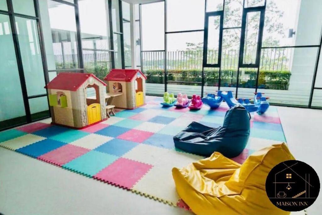 Apartment Southkey Mosaic Staycation Walk To Mid Valley Shopping Center *